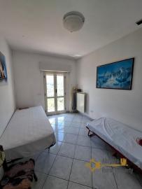 Ready-to-Live Four-Bedroom Town House with Panoramic Balconies, Cellar and Stunning Views. San Buono Img21