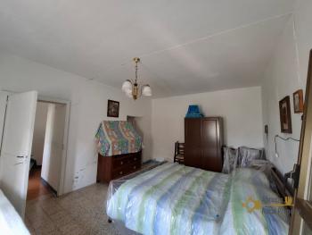 Traditional town house with two bedrooms, two cellars, panoramic view, located in the centre of Carunchio. Img8