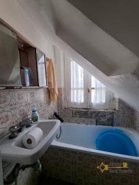 Traditional town house with two bedrooms, two cellars, panoramic view, located in the centre of Carunchio. Img11