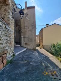 Traditional town house with two bedrooms, two cellars, panoramic view, located in the centre of Carunchio. Img16