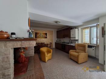 Spacious three-bedrooms town house with guest unit and sea view. Tavenna Img16