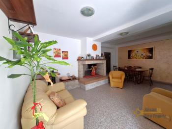 Spacious three-bedrooms town house with guest unit and sea view. Tavenna