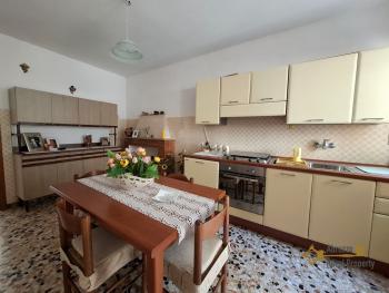 Spacious three-bedrooms town house with guest unit and sea view. Tavenna Img5