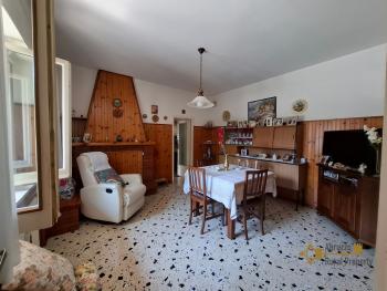 Large, detached townhouse with garden, tool shed and panoramic sea and mountain views, at just 12 km from the local ski resort. Roccamontepiano. Img2