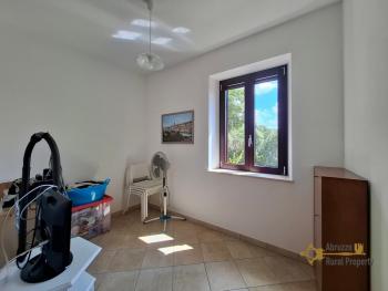 Beautiful six-bedroom villa with garden, large garage, two cellars and 13.500 sqm of land. Trivento Img30