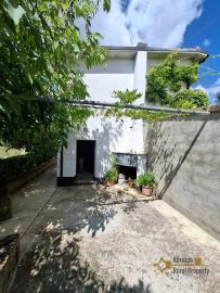 Beautiful six-bedroom villa with garden, large garage, two cellars and 13.500 sqm of land. Trivento Img62