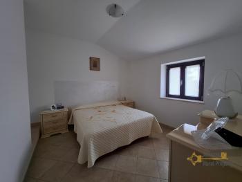 Beautiful six-bedroom villa with garden, large garage, two cellars and 13.500 sqm of land. Trivento Img34