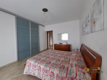 Beautiful six-bedroom villa with garden, large garage, two cellars and 13.500 sqm of land. Trivento Img25