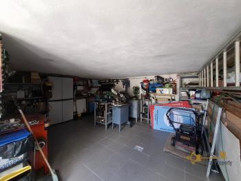 Beautiful six-bedroom villa with garden, large garage, two cellars and 13.500 sqm of land. Trivento Img67