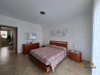 Beautiful six-bedroom villa with garden, large garage, two cellars and 13.500 sqm of land. Trivento Img22