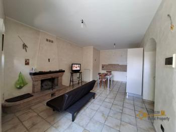 Elegant stone town house with character cellar located in the centre of the town. Trivento. Img2