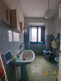Large, detached town house with three bedrooms, garage, cellar and garden, panoramic view, located in the centre of the village, ready to live in. Carunchio. Img22