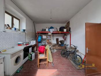 Large, detached town house with three bedrooms, garage, cellar and garden, panoramic view, located in the centre of the village, ready to live in. Carunchio. Img27