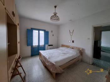 Large, detached town house with three bedrooms, garage, cellar and garden, panoramic view, located in the centre of the village, ready to live in. Carunchio. Img16