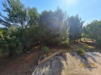 Stunning four-bedroom villa with 1000 sqm of fenced garden, terraces, garage and independent guest unit. Gissi Img25
