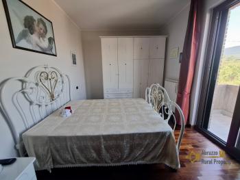 Stunning four-bedroom villa with 1000 sqm of fenced garden, terraces, garage and independent guest unit. Gissi Img50