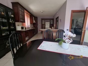 Stunning four-bedroom villa with 1000 sqm of fenced garden, terraces, garage and independent guest unit. Gissi Img21