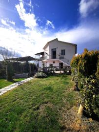Beautiful villa with three separate habitable units, sea view, lovely outdoor space and garden, 17 km from the beach.Fresagrandinaria