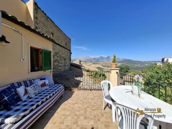 Completely restored stone house with two terraces, garden and stunning views. Bomba Img40