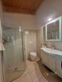 Completely restored stone house with two terraces, garden and stunning views. Bomba Img24