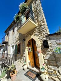 Completely restored stone house with two terraces, garden and stunning views. Bomba Img2