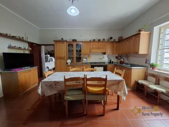 Spacious Three-Bedroom Villa with 11,820 sqm of Land and Panoramic Views. Pietrabbondante Img36