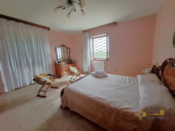 Spacious Three-Bedroom Villa with 11,820 sqm of Land and Panoramic Views. Pietrabbondante Img24