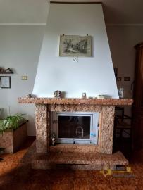 Spacious Three-Bedroom Villa with 11,820 sqm of Land and Panoramic Views. Pietrabbondante Img18