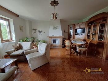 Spacious Three-Bedroom Villa with 11,820 sqm of Land and Panoramic Views. Pietrabbondante Img12