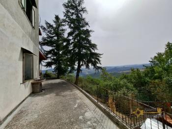 Spacious Three-Bedroom Villa with 11,820 sqm of Land and Panoramic Views. Pietrabbondante Img57