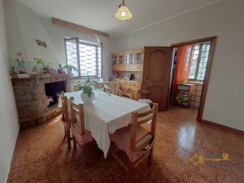 Spacious Three-Bedroom Villa with 11,820 sqm of Land and Panoramic Views. Pietrabbondante Img4