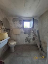 Petite stone house with garden located at 35 minutes’ drive from the Adriatic Coast. Tavenna. Img12