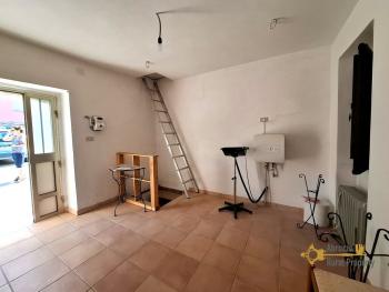 Petite stone house with garden located at 35 minutes’ drive from the Adriatic Coast. Tavenna. Img3