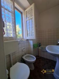 Perfect condition detached two-bedroom country house with a private garden, two large cellars and beautiful panoramic views. Roccaspinalveti. Img13