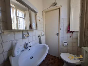 Perfect condition detached two-bedroom country house with a private garden, two large cellars and beautiful panoramic views. Roccaspinalveti. Img14