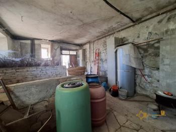 Perfect condition detached two-bedroom country house with a private garden, two large cellars and beautiful panoramic views. Roccaspinalveti. Img21