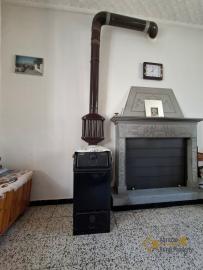 Perfect condition detached two-bedroom country house with a private garden, two large cellars and beautiful panoramic views. Roccaspinalveti. Img5