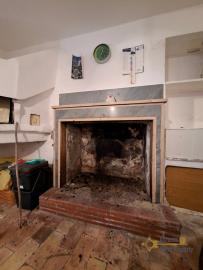 Two-bedroom town house with two cellars in need of restoration. Palmoli. Img5