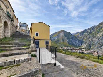 Beautifully Restored Stone House with Panoramic Majella Views & Independent Guest unit. Civitella Messer Raimondo Img33