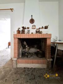 Petite traditional stone house with fireplace and stone cellar. Carunchio Img5