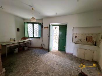 Petite traditional stone house with fireplace and stone cellar. Carunchio Img6