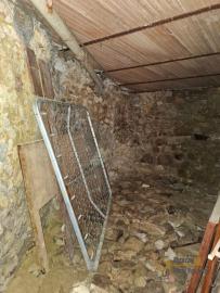 Petite traditional stone house with fireplace and stone cellar. Carunchio Img15