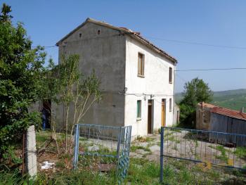 Casolare di campagna con uliveto in vendita a San Buono. Img1