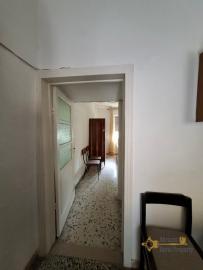 Two-bedroom town house in habitable condition with cellar. Celenza Sul Trigno Img8