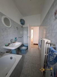 Two-bedroom town house in habitable condition with cellar. Celenza Sul Trigno Img24