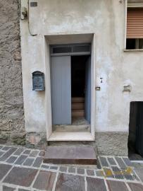 Two-bedroom town house in habitable condition with cellar. Celenza Sul Trigno Img3
