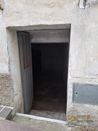 Two-bedroom town house in habitable condition with cellar. Celenza Sul Trigno Img28