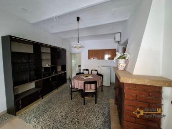 Two-bedroom town house in habitable condition with cellar. Celenza Sul Trigno Img5