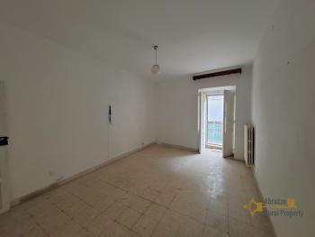 Two-bedroom town house in habitable condition with cellar. Celenza Sul Trigno Img13