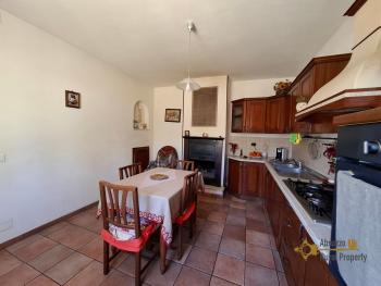 Six-bedroom stone house with self contained flat, outside space and garden. Roccaspinalveti Img4